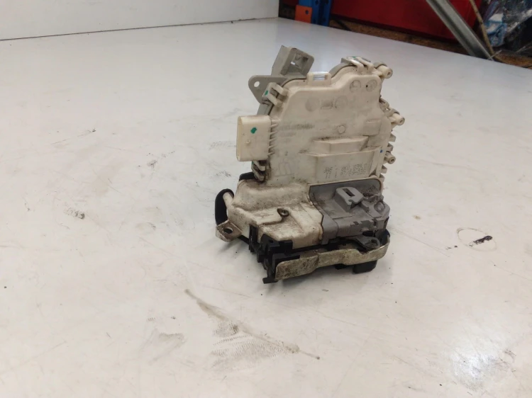 ZAMEK DRZWI PRAWY TYŁ AUDI A4 B8 A5 Q5 8K0839016C