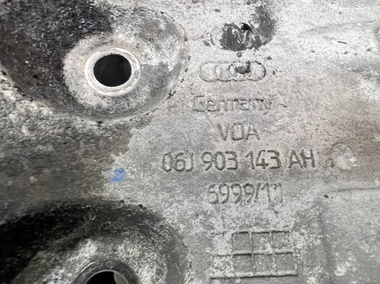 PODSTAWA FILTRA OLEJU ŁAPA ALTERNATORA 2.0 TFSI AUDI 06J903143AH