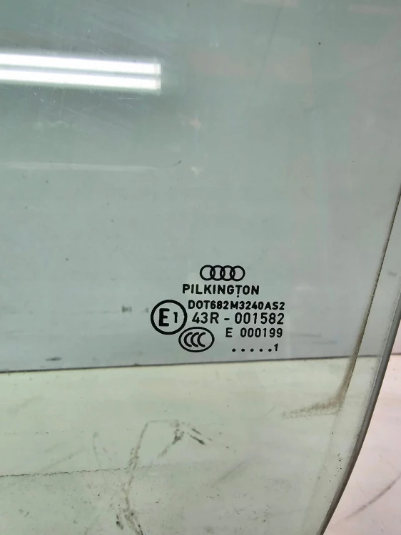 SZYBA BOCZNA DRZWI LEWY PRZÓD AUDI A3 8P3 3-DRZWI 2011R