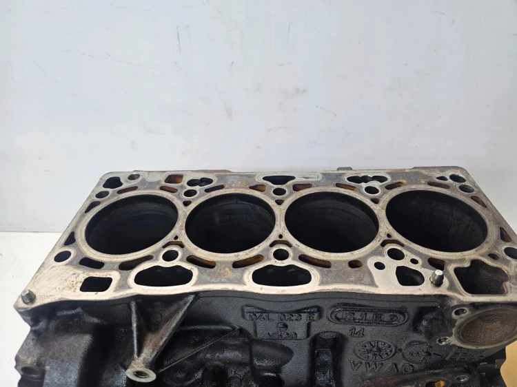 BLOK SILNIKA AUDI VW SEAT SKODA 1.6 TDI CRK 04L023E