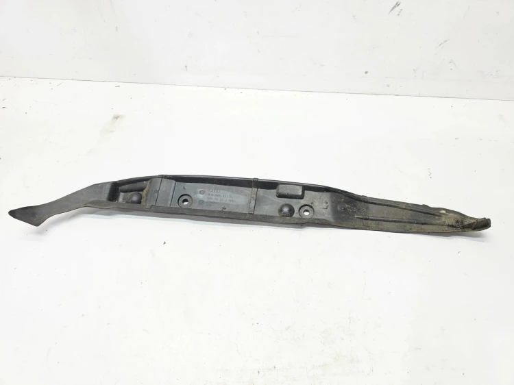 WYGŁUSZENIE BŁOTNIKA LEWE ELEMENT ZAMYKAJĄCY AUDI Q3 8U 8U0821111A