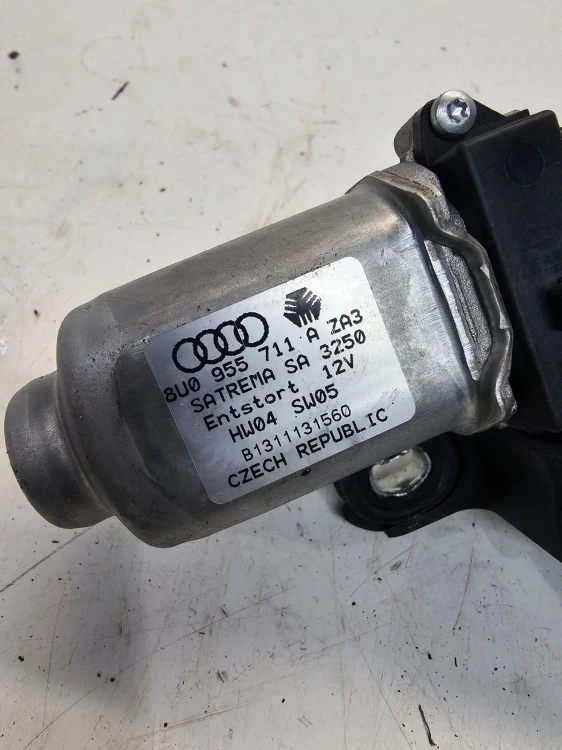 SILNICZEK WYCIERACZEK TYŁ AUDI Q3 8U A1 8X 8U0955711A