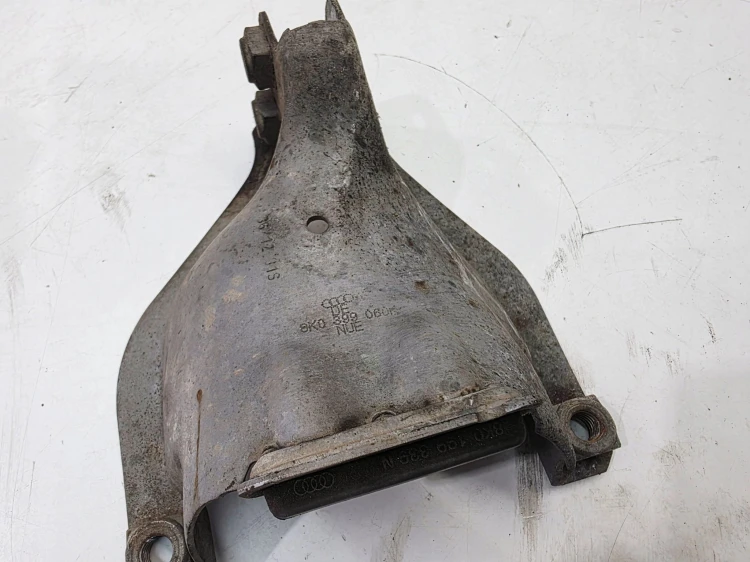 OSŁONA PODUSZKI SILNIKA PRAWA AUDI A4 B8 A5 8T 8K0399060K