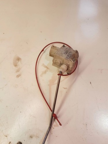 SIŁOWNIK KLAPKI PALIWA AUDI A3 8P LIFT 8P0862153A