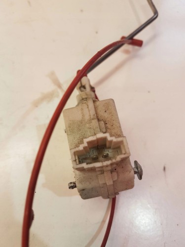 SIŁOWNIK KLAPKI PALIWA AUDI A3 8P LIFT 8P0862153A