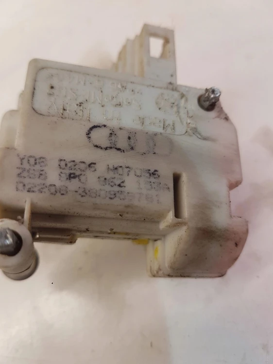 SIŁOWNIK KLAPKI PALIWA AUDI A3 8P LIFT 8P0862153A