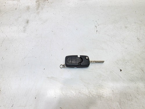 KLUCZYK PILOT SCYZORYK AUDI A3 A4 A6 4D0837231N 433.92 MHz