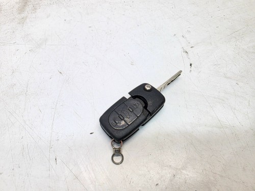 KLUCZYK PILOT SCYZORYK AUDI A3 A4 A6 4D0837231N 433.92 MHz