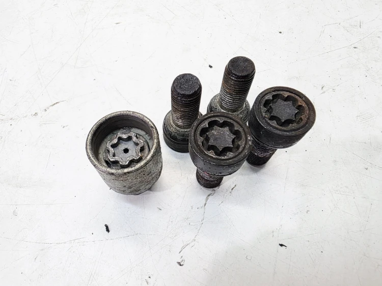 ŚRUBA ŚRUBY ZABEZPIECZAJĄCE AUDI VOLKSWAGEN SEAT SKODA WZÓR Q