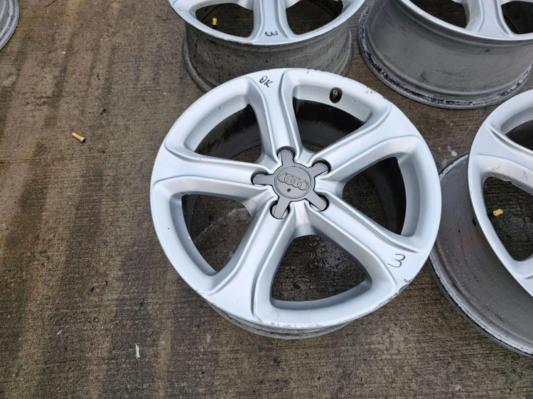 FELGA FELGI AUDI A4 A5 A6 7.5J R17 ET45 8K0601025BK