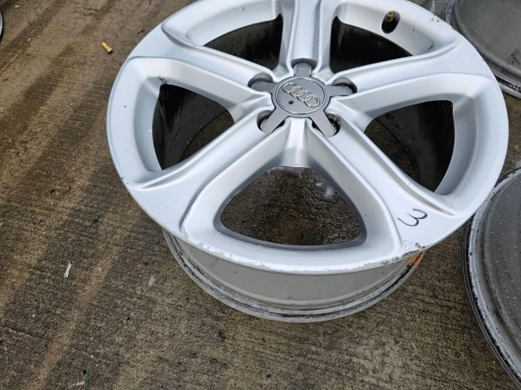 FELGA FELGI AUDI A4 A5 A6 7.5J R17 ET45 8K0601025BK