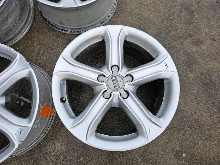 FELGA FELGI AUDI A4 A5 A6 7.5J R17 ET45 8K0601025BK