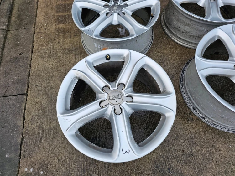 FELGA FELGI AUDI A4 A5 A6 7.5J R17 ET45 8K0601025BK