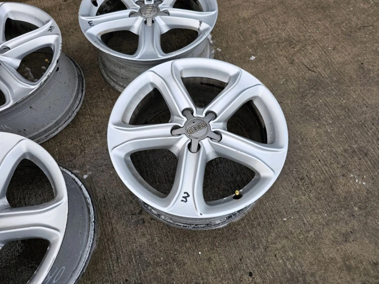FELGA FELGI AUDI A4 A5 A6 7.5J R17 ET45 8K0601025BK
