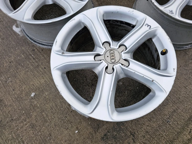 FELGA FELGI AUDI A4 A5 A6 7.5J R17 ET45 8K0601025BK