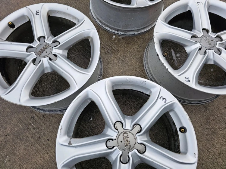 FELGA FELGI AUDI A4 A5 A6 7.5J R17 ET45 8K0601025BK