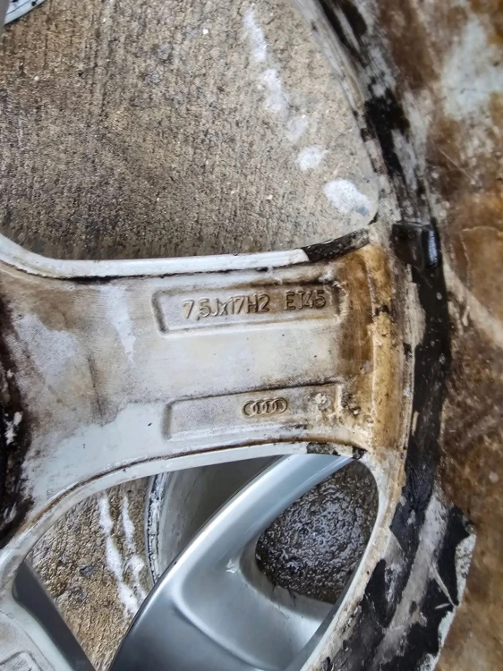 FELGA FELGI AUDI A4 A5 A6 7.5J R17 ET45 8K0601025BK