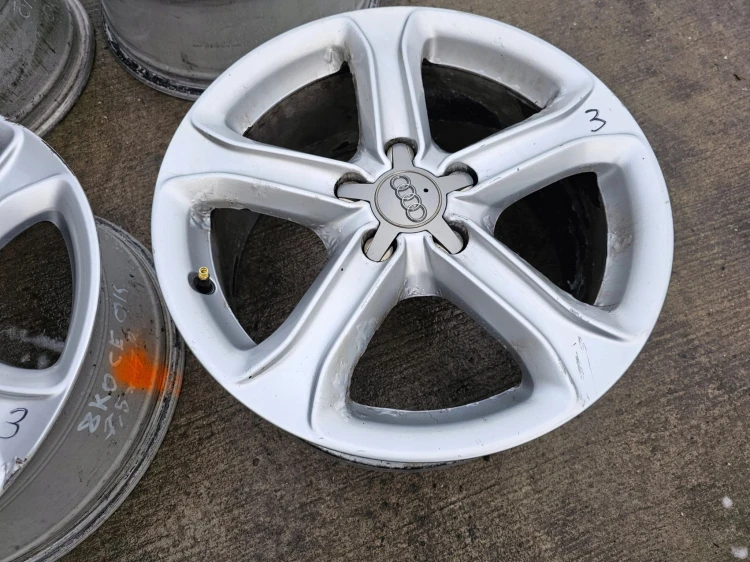 FELGA FELGI AUDI A4 A5 A6 7.5J R17 ET45 8K0601025BK