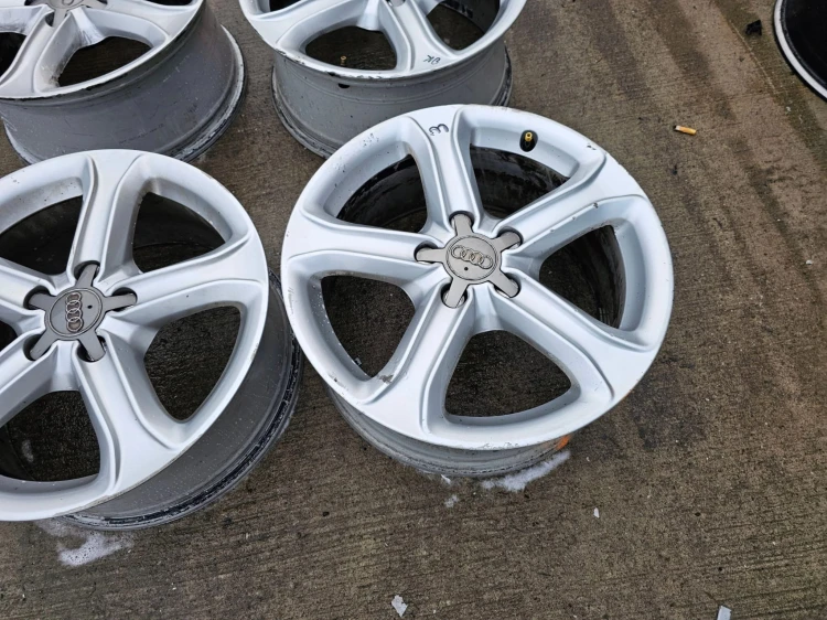 FELGA FELGI AUDI A4 A5 A6 7.5J R17 ET45 8K0601025BK