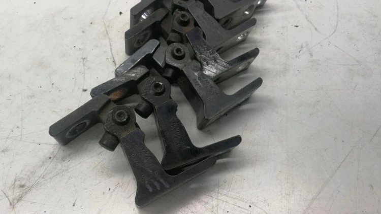 ZAWIAS DRZWI PRAWY AUDI A4 B8 A5 8T Q5 8K0831402E