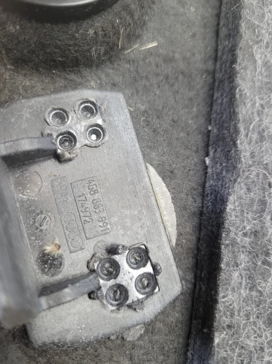 ZAŚLEPKA BOCZKA BAGAŻNIKA LEWA AUDI A6 C7 SEDAN 4G8863991