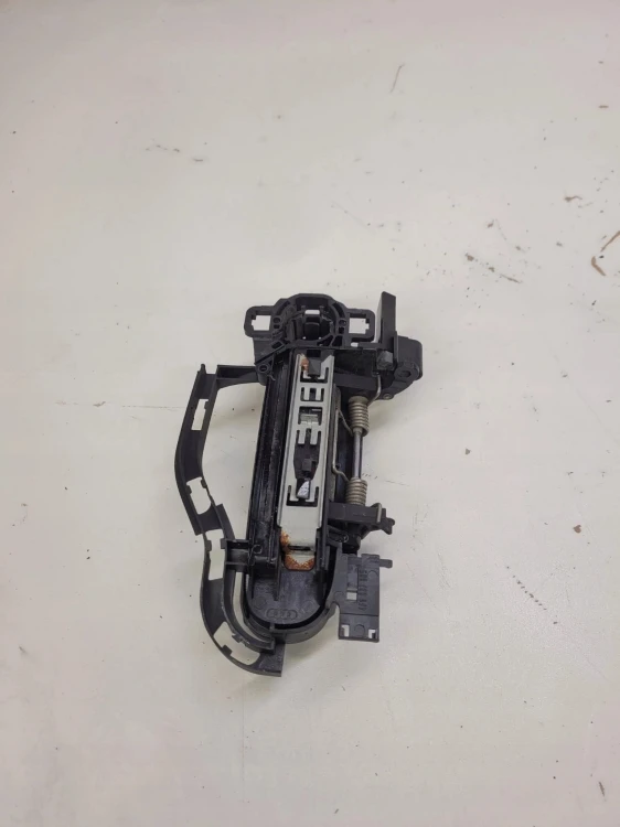KLAMKA ZEWNĘTRZNA LEWA AUDI A6 A3 4F0837885 LZ7S