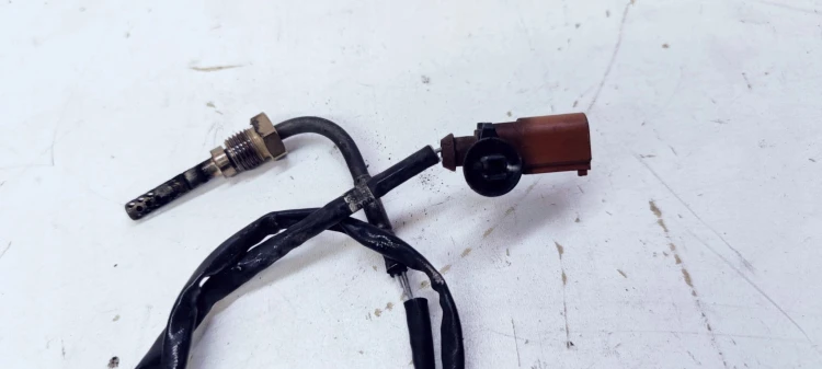 CZUJNIK TEMPERATURY SPALIN AUDI VW 03L906088N