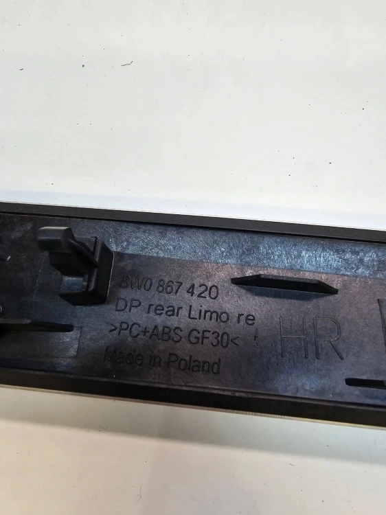 DEKOR LISTWA DRZWI PRAWY TYŁ AUDI A4 B9 8W0867420