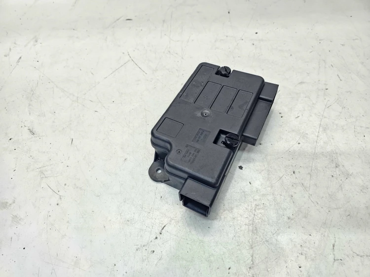 ROZDZIELACZ PRĄDU KLEMA PLUSOWA AUDI A3 8P R32 1K0937548A