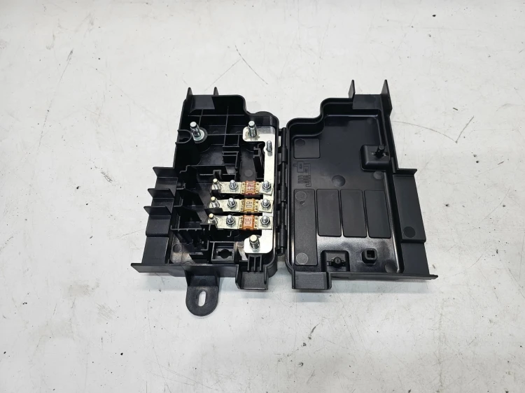 ROZDZIELACZ PRĄDU KLEMA PLUSOWA AUDI A3 8P R32 1K0937548A