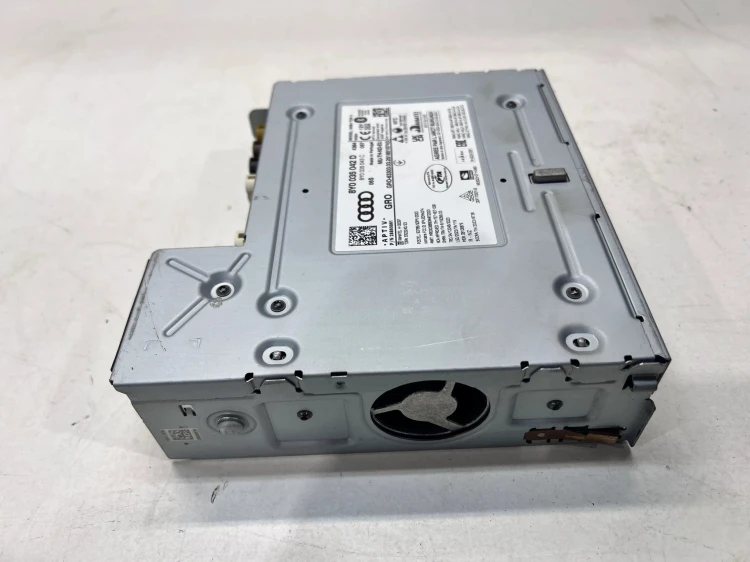 RADIO CZYTNIK MULTIMEDIÓW AUDI A3 8Y 8Y0035042D 8Y0035043C