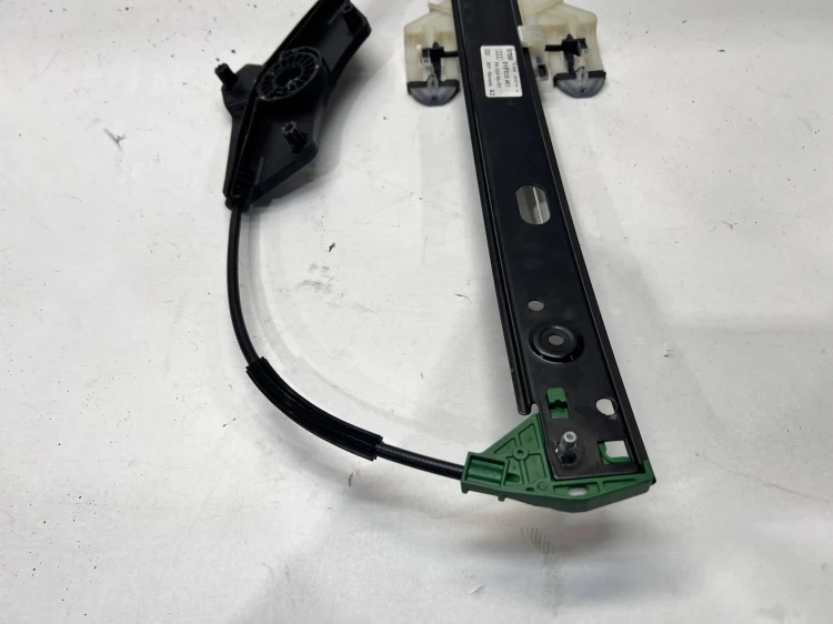 MECHANIZM PODNOSZENIA SZYBY LEWY TYŁ AUDI A3 8Y 8Y0839461