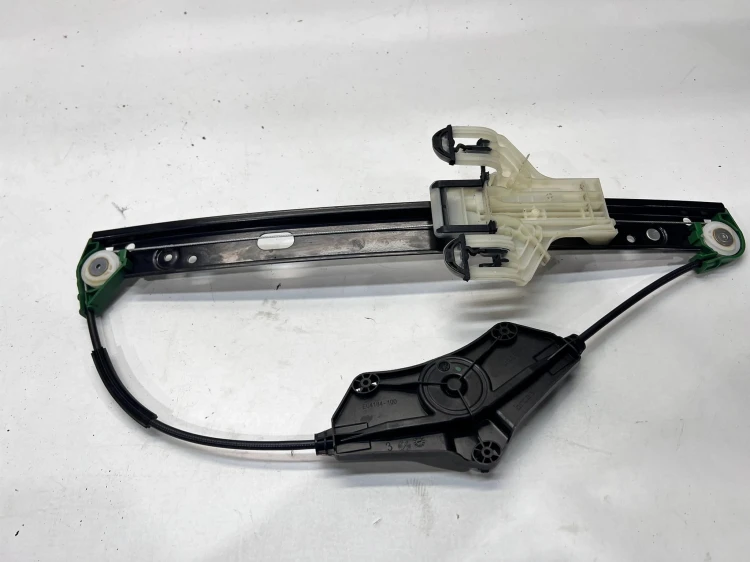 MECHANIZM PODNOSZENIA SZYBY LEWY TYŁ AUDI A3 8Y 8Y0839461