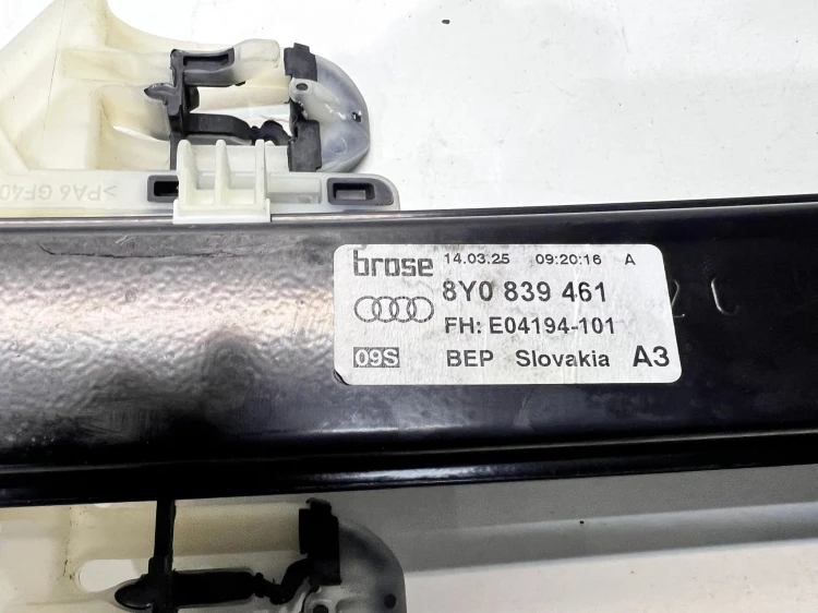 MECHANIZM PODNOSZENIA SZYBY LEWY TYŁ AUDI A3 8Y 8Y0839461