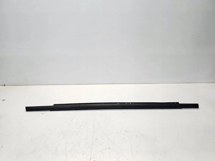 LISTWA MAT SZYBY LEWY TYŁ AUDI A3 8V 5-DRZWI 8V4839477
