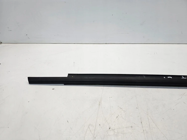 LISTWA MAT SZYBY LEWY TYŁ AUDI A3 8V 5-DRZWI 8V4839477