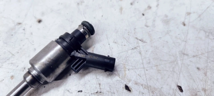 WTRYSK WTRYSKIWACZ AUDI A4 A5 2.0 TFSI 0261500162