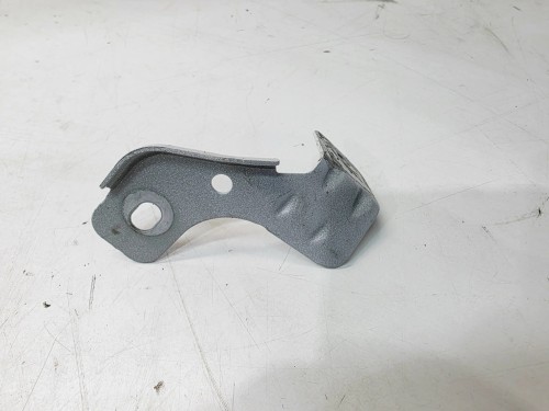 UCHWYT MOCOWANIE BŁOTNIKA LEWY PRZÓD AUDI A3 8Y 8Y0821471A