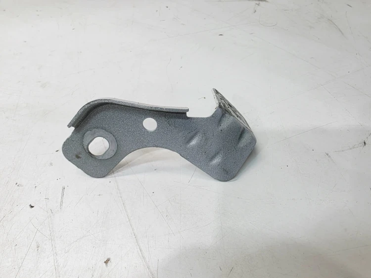 UCHWYT MOCOWANIE BŁOTNIKA LEWY PRZÓD AUDI A3 8Y 8Y0821471A