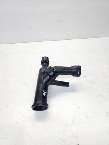 KRÓCIEC WODY AUDI A4 B9 A5 8W0122293AE 04L121026R **2**