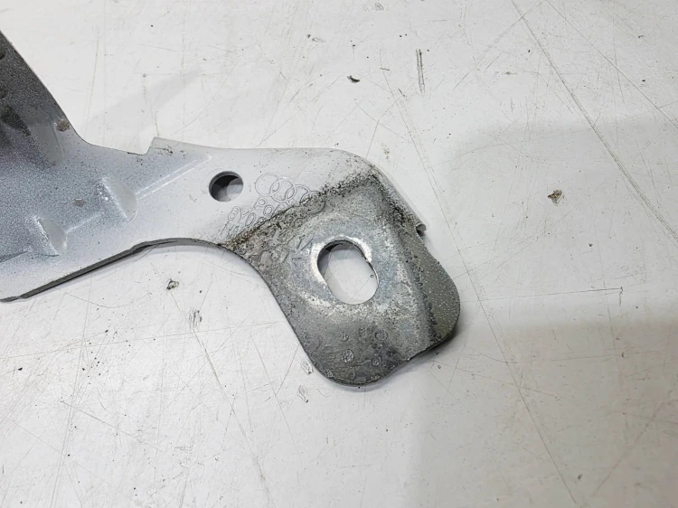 UCHWYT MOCOWANIE BŁOTNIKA LEWY PRZÓD AUDI A3 8Y 8Y0821471A