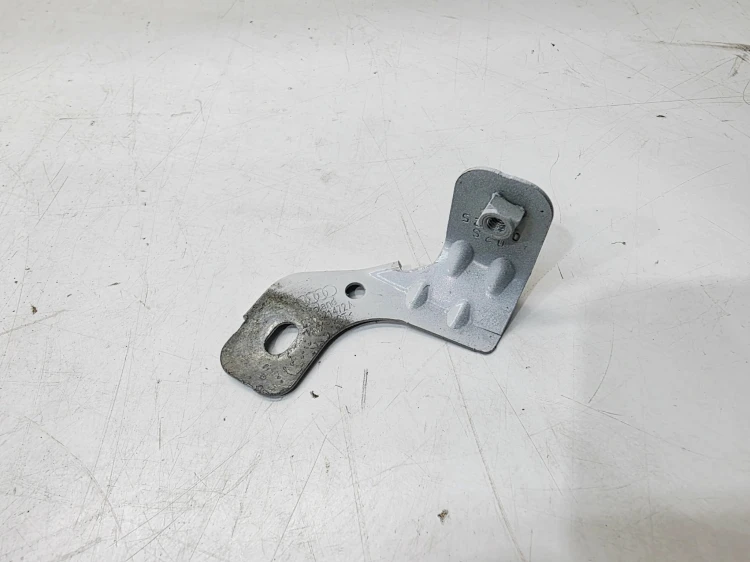 UCHWYT MOCOWANIE BŁOTNIKA PRAWY PRZÓD AUDI A3 8Y 8Y0821472A