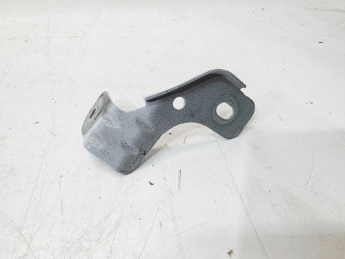 UCHWYT MOCOWANIE BŁOTNIKA PRAWY PRZÓD AUDI A3 8Y 8Y0821472A