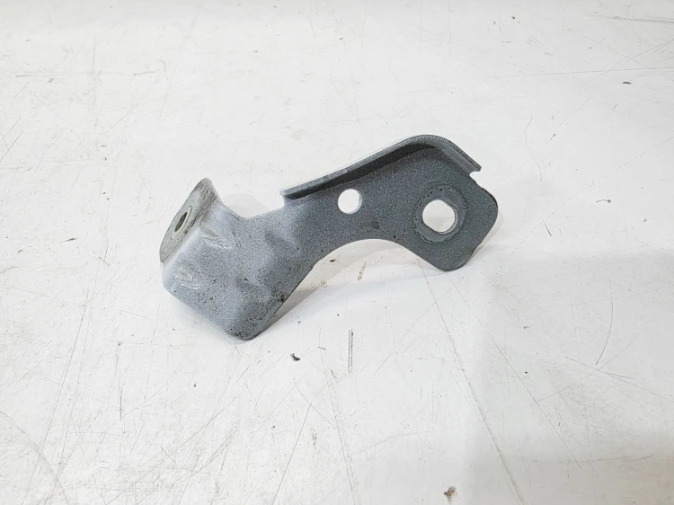 UCHWYT MOCOWANIE BŁOTNIKA PRAWY PRZÓD AUDI A3 8Y 8Y0821472A