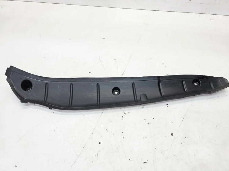 WYGŁUSZENIE BŁOTNIKA LEWE ELEMENT ZAMYKAJĄCY AUDI A3 8Y 8Y0821111