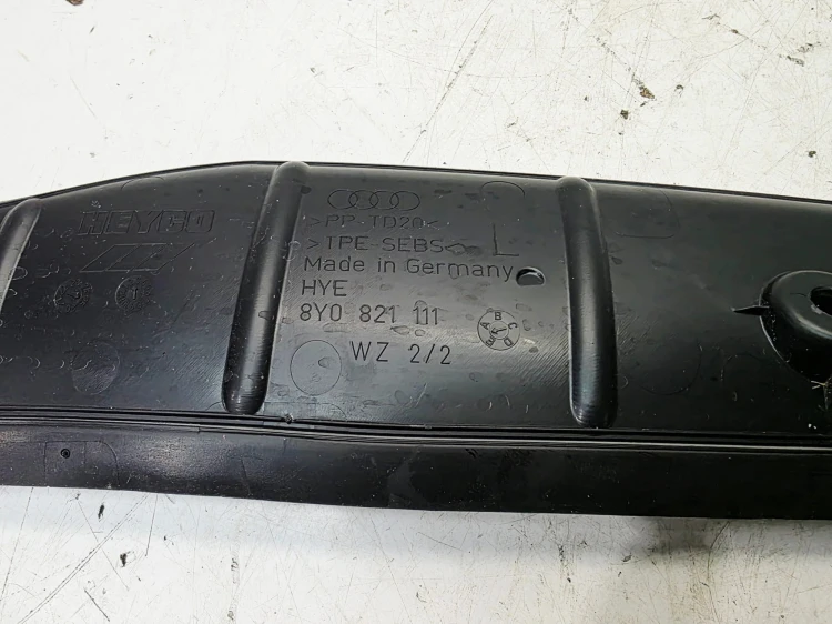 WYGŁUSZENIE BŁOTNIKA LEWE ELEMENT ZAMYKAJĄCY AUDI A3 8Y 8Y0821111