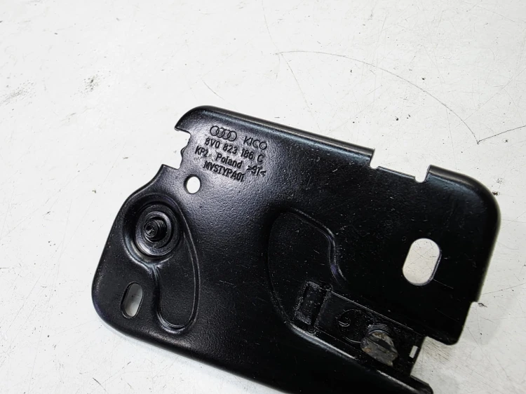 ZAMEK MASKI RYGIEL PRAWY AUDI A3 8V LIFT 8V0823186C