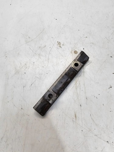 UCHWYT MOCOWANIE KOLEKTORA AUDI VW 2.0 TFSI 06F253709A