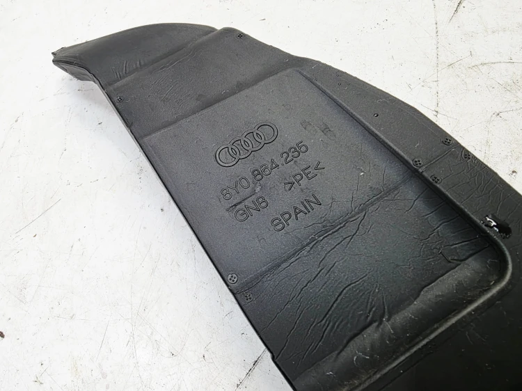 WYGŁUSZENIE BŁOTNIKA LEWE ELEMENT ZAMYKAJĄCY AUDI A3 8Y 8Y0864235