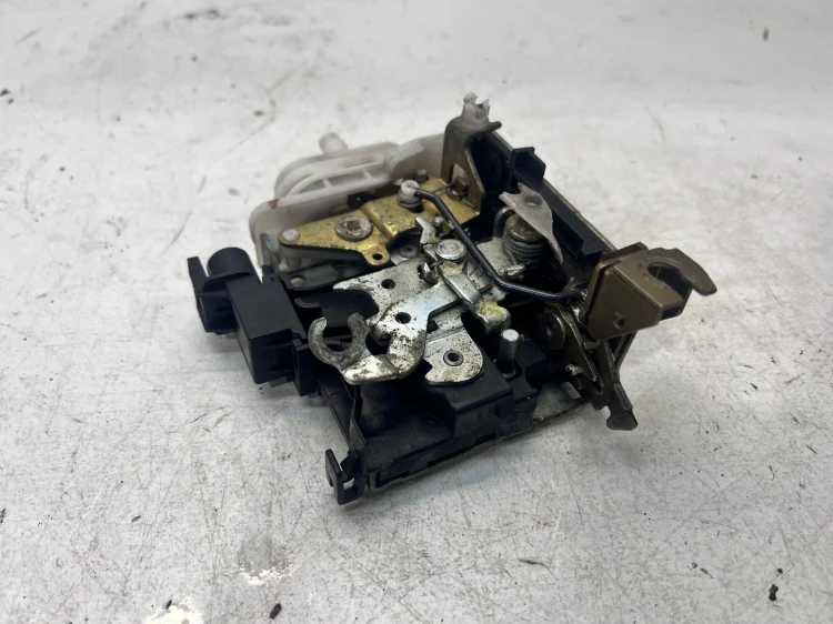 ZAMEK DRZWI PRAWY PRZÓD AUDI A3 8L 8L1837016C